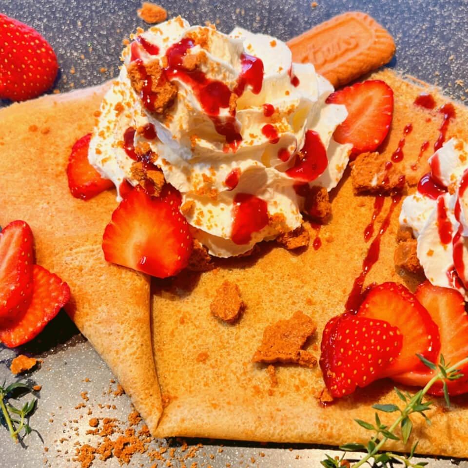 いちごクレープ