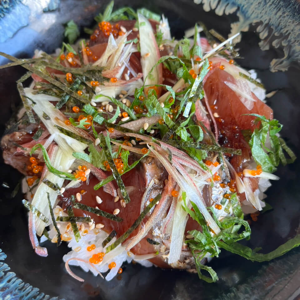 魚屋のカツオ漬け丼